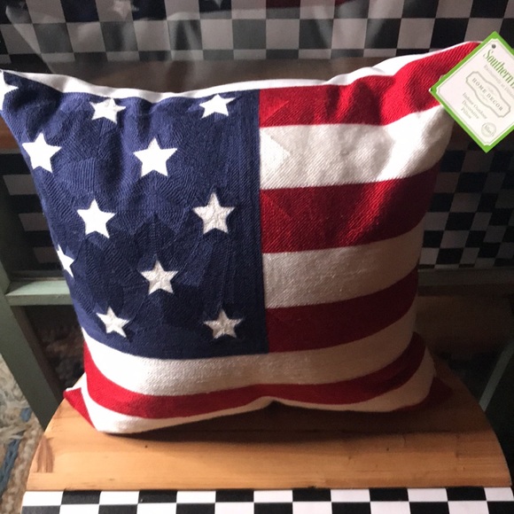 The Outdoor Living Collection by Southern Living American Flag Pillow 🇺🇸 - Picture 2 of 16